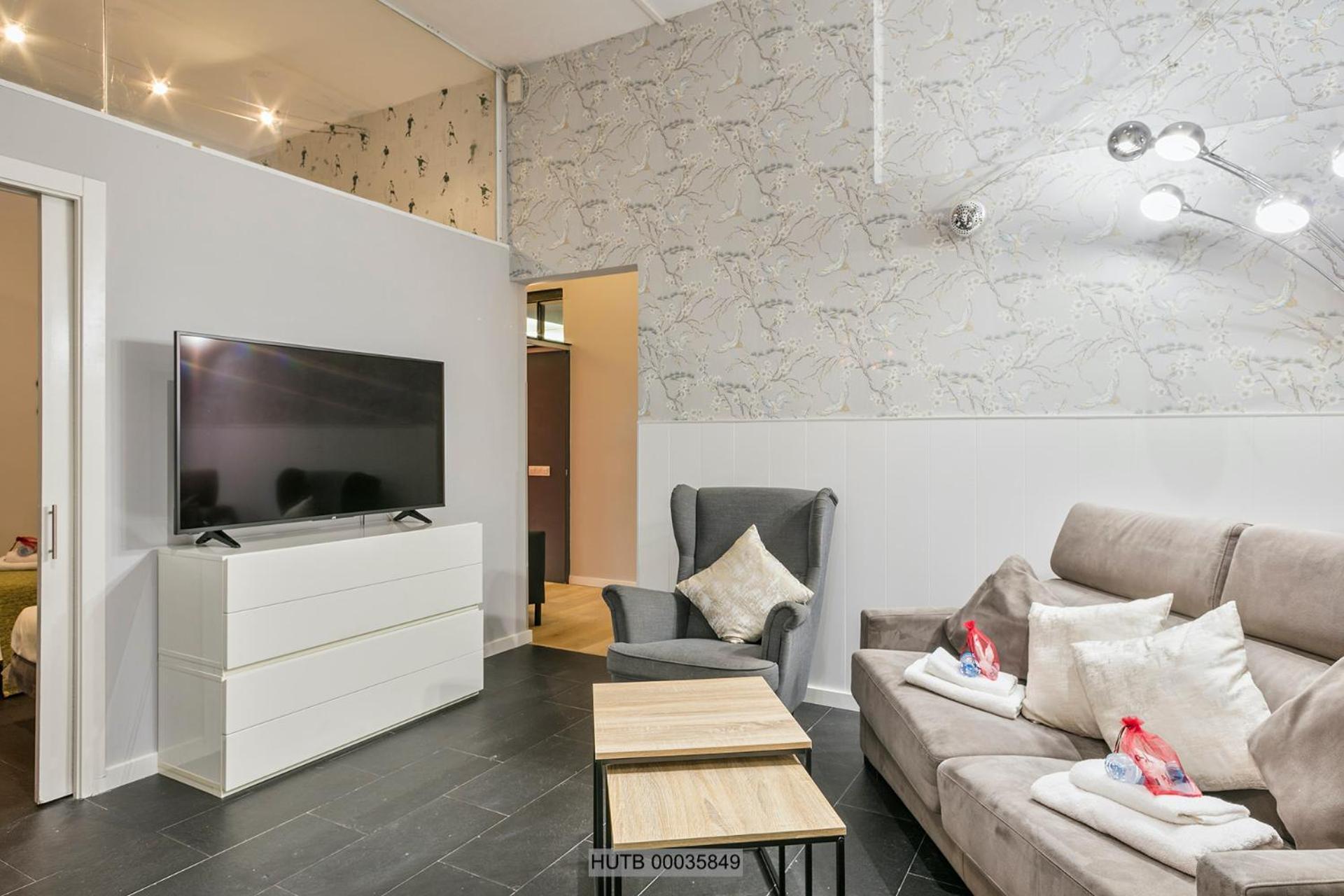 Alcam Les Corts Apartment บาร์เซโลนา ภายนอก รูปภาพ